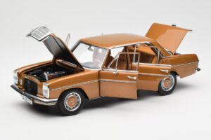 Mercedes 200 W115 Bycane Oro Edizione Dealer Norev 1:18 B66040665 Pressofusione — immagine 2 di 8