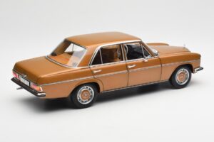 Mercedes 200 W115 Bycane Oro Edizione Dealer Norev 1:18 B66040665 Pressofusione — immagine 3 di 8