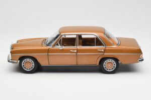 Mercedes 200 W115 Bycane Oro Edizione Dealer Norev 1:18 B66040665 Pressofusione — immagine 4 di 8
