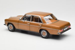 Mercedes 200 W115 Bycane Oro Edizione Dealer Norev 1:18 B66040665 Pressofusione — immagine 7 di 8