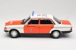 Mercedes 200 W123 Ambulanza Bianco Norev 1:18 183834 Pressofusione — immagine 7 di 8