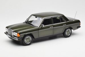 Mercedes 200 W123 Cypress Verde Metallizzato Edizione Dealer Norev 1:18 B66040654 Pressofusione