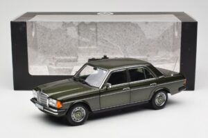 Mercedes 200 W123 Cypress Verde Metallizzato Edizione Dealer Norev 1:18 B66040654 Pressofusione — immagine 8 di 8