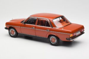 Mercedes 200 W123 English Rosso Edizione Dealer Norev 1:18 B66040653 Pressofusione — immagine 7 di 8