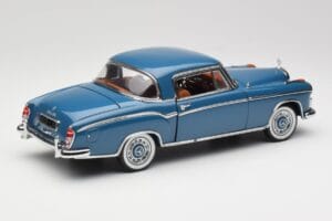 Mercedes 220 SE W128 Blu Sun Star 1:18 3561 Pressofusione — immagine 3 di 8