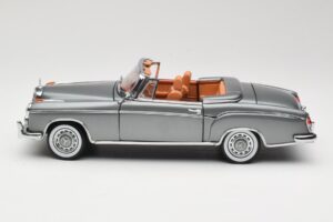 Mercedes 220 SE W128 Cabriolet Grey Metallic Sun Star 1:18 3352-M1 Pressofusione — immagine 4 di 8