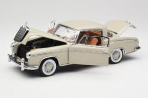 Mercedes 220 SE W128 Coupe Grigio Chiaro Sun Star 1:18 3568 Pressofusione — immagine 2 di 8