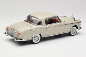 Mercedes 220 SE W128 Coupe Grigio Chiaro Sun Star 1:18 3568 Pressofusione — immagine 3 di 8