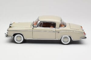 Mercedes 220 SE W128 Coupe Grigio Chiaro Sun Star 1:18 3568 Pressofusione — immagine 4 di 8