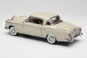 Mercedes 220 SE W128 Coupe Grigio Chiaro Sun Star 1:18 3568 Pressofusione — immagine 7 di 8