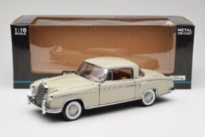 Mercedes 220 SE W128 Coupe Grigio Chiaro Sun Star 1:18 3568 Pressofusione — immagine 8 di 8
