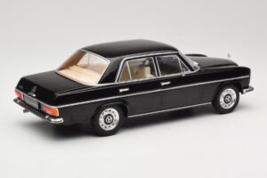Mercedes 220D W115 Nero MCG 1:18 MCG18117 Pressofusione — immagine 2 di 6