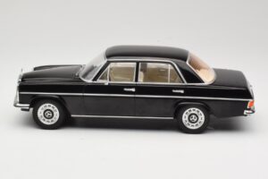 Mercedes 220D W115 Nero MCG 1:18 MCG18117 Pressofusione — immagine 3 di 6