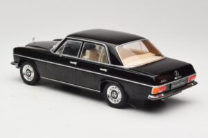 Mercedes 220D W115 Nero MCG 1:18 MCG18117 Pressofusione — immagine 5 di 6