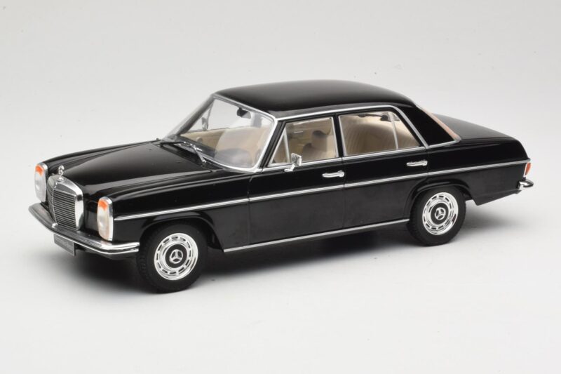 Mercedes 220D W115 Nero MCG 1:18 MCG18117 Pressofusione