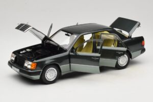 Mercedes 230E W124 Night Green Metallic Norev 1:18 183952 Pressofusione — immagine 2 di 8