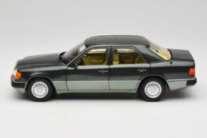 Mercedes 230E W124 Night Green Metallic Norev 1:18 183952 Pressofusione — immagine 4 di 8
