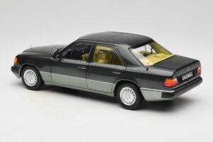 Mercedes 230E W124 Night Green Metallic Norev 1:18 183952 Pressofusione — immagine 7 di 8