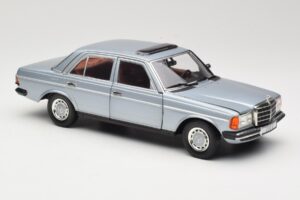 Mercedes 230E W123 Argento & Azzurro Revell 1:18 08407 Pressofusione — immagine 6 di 8