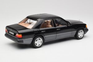 Mercedes 230E W124 AMG Wheels Nero Edizione Limitata Norev 1:18 183950 Pressofusione — immagine 3 di 12
