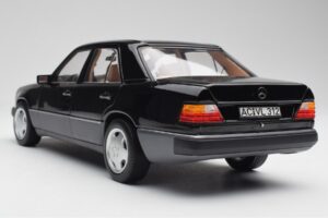 Mercedes 230E W124 AMG Wheels Nero Edizione Limitata Norev 1:18 183950 Pressofusione — immagine 10 di 12