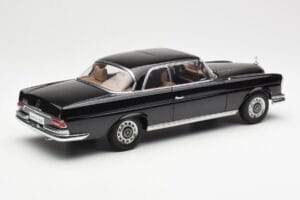 Mercedes 280 SE W111 Coupe Nero AUTOart 1:18 76286 Pressofusione — immagine 3 di 8