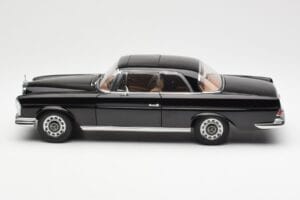 Mercedes 280 SE W111 Coupe Nero AUTOart 1:18 76286 Pressofusione — immagine 4 di 8