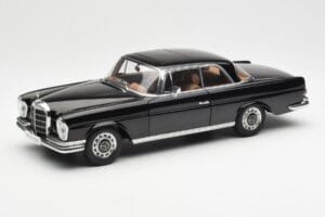 Mercedes 280 SE W111 Coupe Nero AUTOart 1:18 76286 Pressofusione