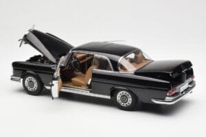 Mercedes 280 SE W111 Coupe Nero AUTOart 1:18 76286 Pressofusione — immagine 5 di 8