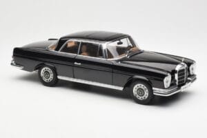 Mercedes 280 SE W111 Coupe Nero AUTOart 1:18 76286 Pressofusione — immagine 6 di 8
