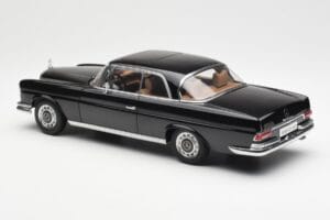 Mercedes 280 SE W111 Coupe Nero AUTOart 1:18 76286 Pressofusione — immagine 7 di 8