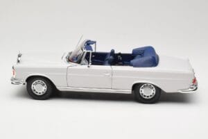 Mercedes 280 SE W111 Cabriolet Grigio Chiaro Norev 1:18 183530 Pressofusione — immagine 4 di 8