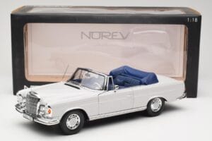 Mercedes 280 SE W111 Cabriolet Grigio Chiaro Norev 1:18 183530 Pressofusione — immagine 8 di 8