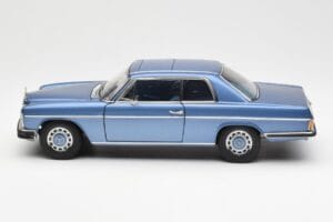 Mercedes 280C/8 W114 Coupe Blu Metallic AUTOart 1:18 76187 Pressofusione — immagine 4 di 8