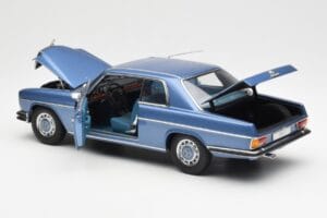 Mercedes 280C/8 W114 Coupe Blu Metallic AUTOart 1:18 76187 Pressofusione — immagine 5 di 8