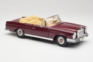 Mercedes 280SE W108 Bordeaux Rosso Maisto 1:18 31811 Pressofusione — immagine 6 di 8