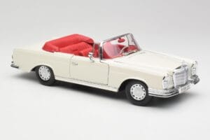 Mercedes 280SE W108 Ivory Bianco Maisto 1:18 50223 Pressofusione — immagine 6 di 8