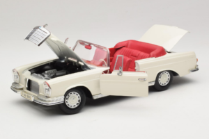 Mercedes 280 SE W108 Bianco Maisto 1:18 52111 Pressofusione — immagine 2 di 8
