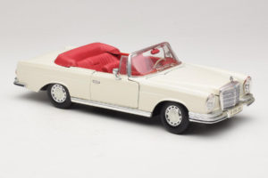 Mercedes 280 SE W108 Bianco Maisto 1:18 52111 Pressofusione — immagine 6 di 8
