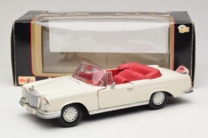 Mercedes 280 SE W108 Bianco Maisto 1:18 52111 Pressofusione — immagine 8 di 8