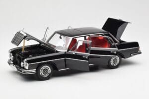 Mercedes 300 SEL 6.3 W109 Nero AUTOart 1:18 76140 Pressofusione — immagine 2 di 8