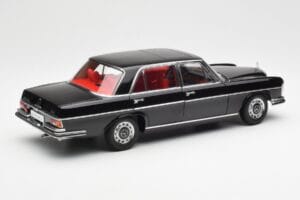 Mercedes 300 SEL 6.3 W109 Nero AUTOart 1:18 76140 Pressofusione — immagine 3 di 8