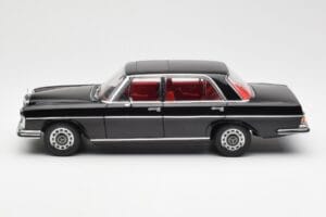 Mercedes 300 SEL 6.3 W109 Nero AUTOart 1:18 76140 Pressofusione — immagine 4 di 8
