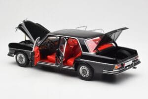 Mercedes 300 SEL 6.3 W109 Nero AUTOart 1:18 76140 Pressofusione — immagine 5 di 8