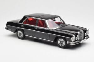 Mercedes 300 SEL 6.3 W109 Nero AUTOart 1:18 76140 Pressofusione — immagine 6 di 8