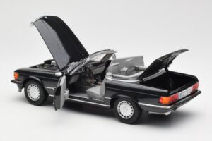 Mercedes 300 SL R107 Nero Pearl Edizione Dealer Norev 1:18 B66040678 Pressofusione — immagine 7 di 10