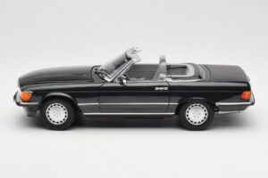 Mercedes 300 SL R107 Nero Pearl Edizione Dealer Norev 1:18 B66040678 Pressofusione — immagine 6 di 10