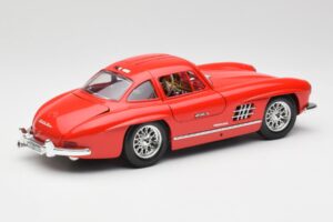 Mercedes 300 SL Rosso Bburago 1:18 3015 Pressofusione — immagine 3 di 8