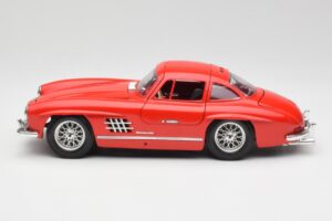 Mercedes 300 SL Rosso Bburago 1:18 3015 Pressofusione — immagine 4 di 8