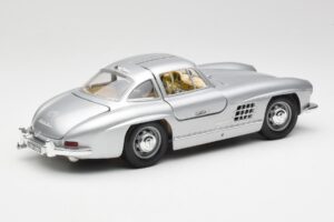 Mercedes 300 SL Argento Bburago 1:18 3013 Pressofusione — immagine 3 di 8